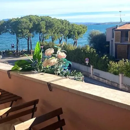 Garda Blue Luxury Apartment *