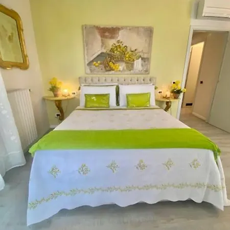 Garda Blue Luxury * 代森扎诺-德尔加达