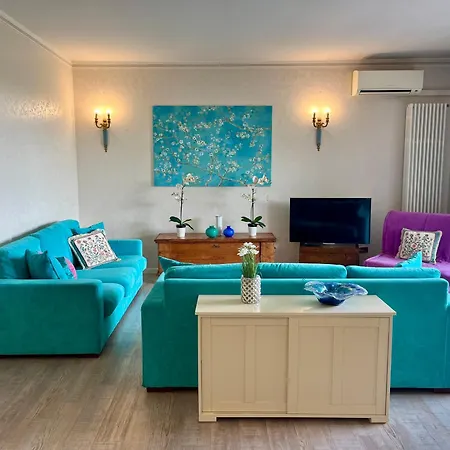 Garda Blue Luxury * 代森扎诺-德尔加达