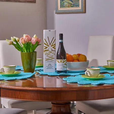 Garda Blue Luxury 公寓